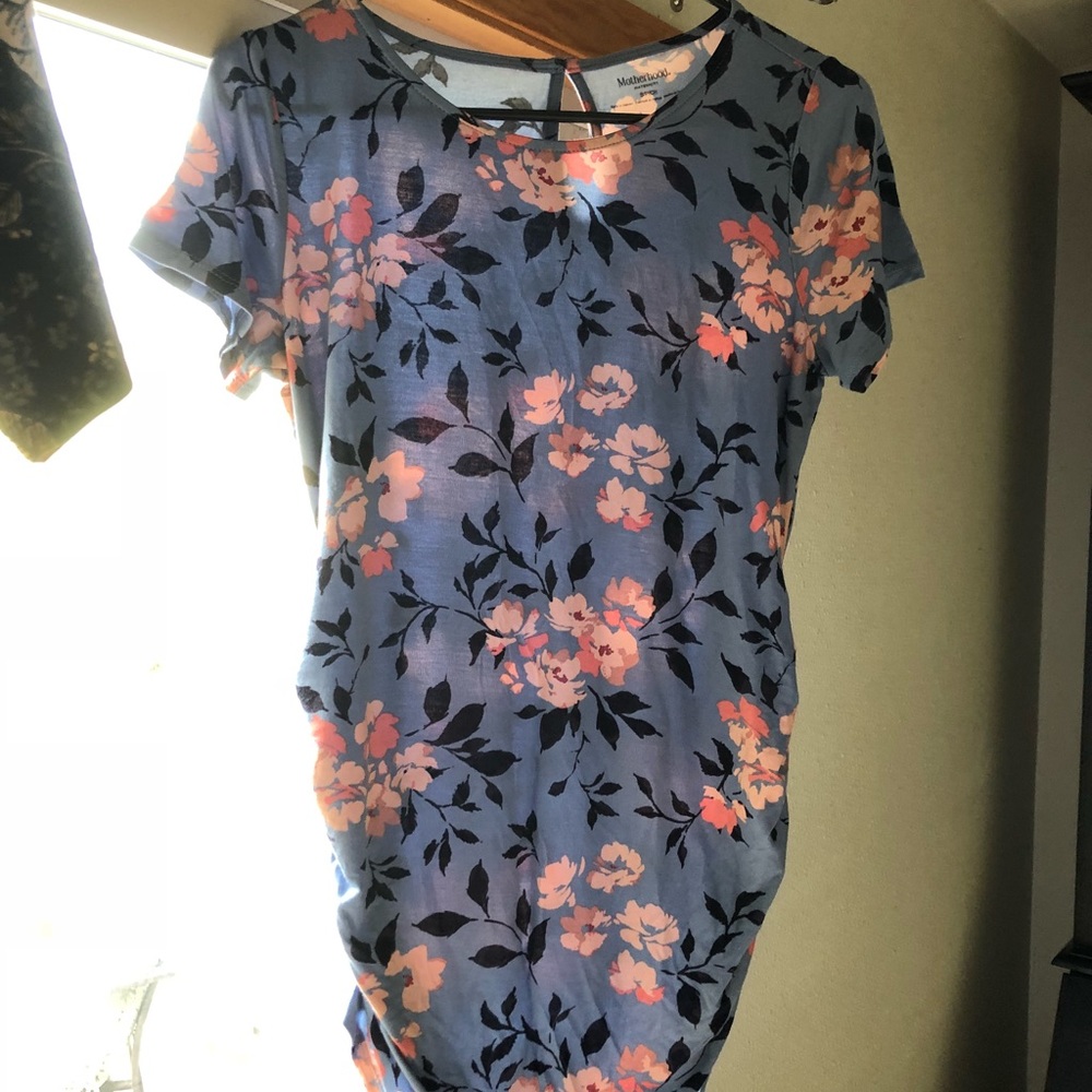 Motherhood Maternity tee NWT